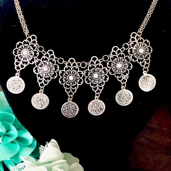 Antiqued Silver Vintage Floral Necklace Earrings Set - Picture 1 of 4